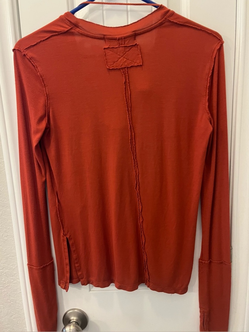 We The Free People Rust V-Neck Long Sleeve Top Lightweight Thumb Holes - Picture 2 of 5